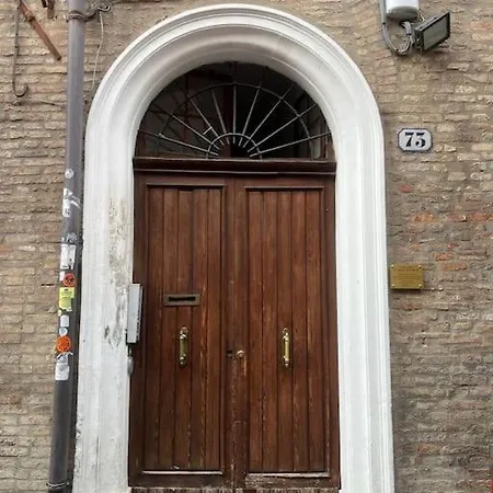 Center Modern House In Medieval Area Ferrara