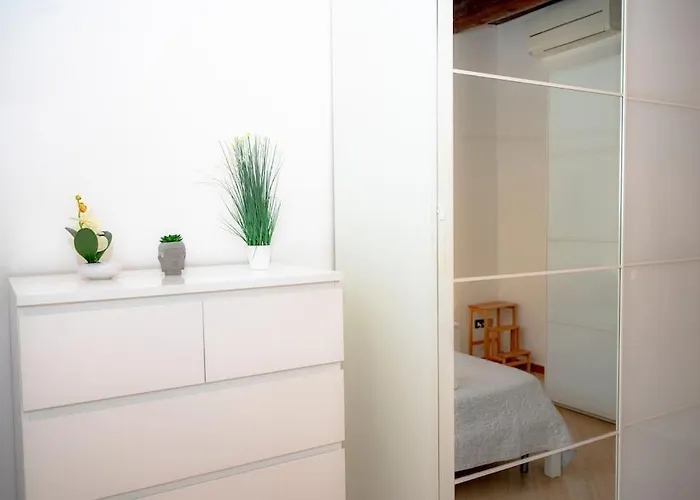 Medieval Centre - Modern With Ac, Smart Tv & Wifi Φεράρα